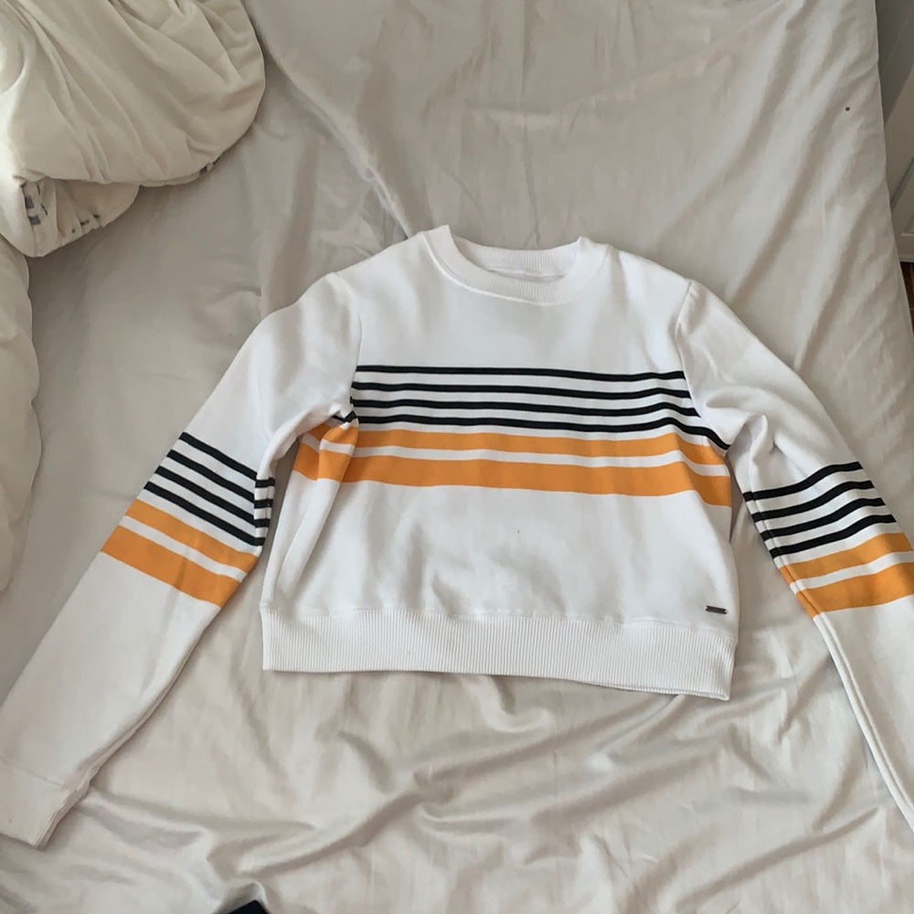 Cropped crew neck